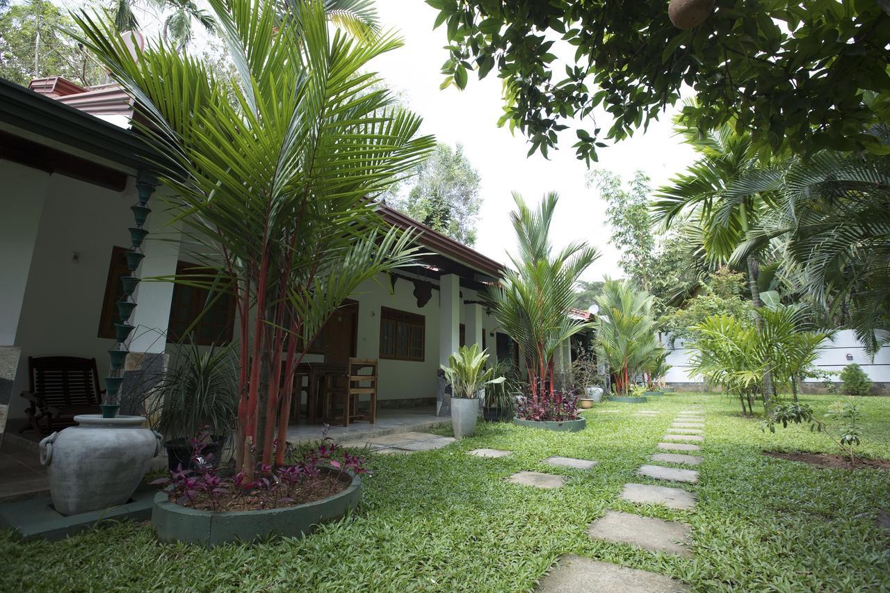 Avendra Garden Hotell Monaragala Exteriör bild